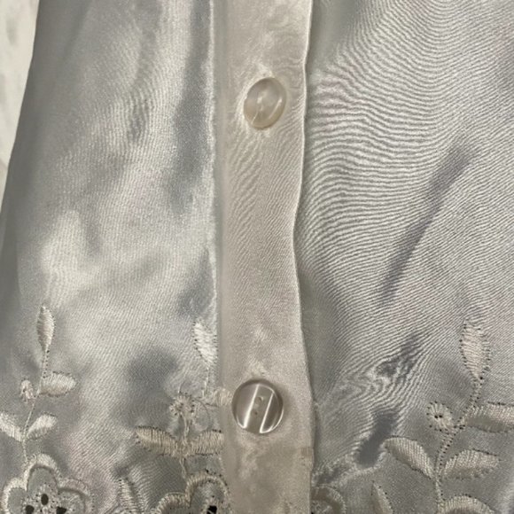 Vintage White Eyelet Button-Up Blouse with Floral Embroidery - Picture 2 of 5
